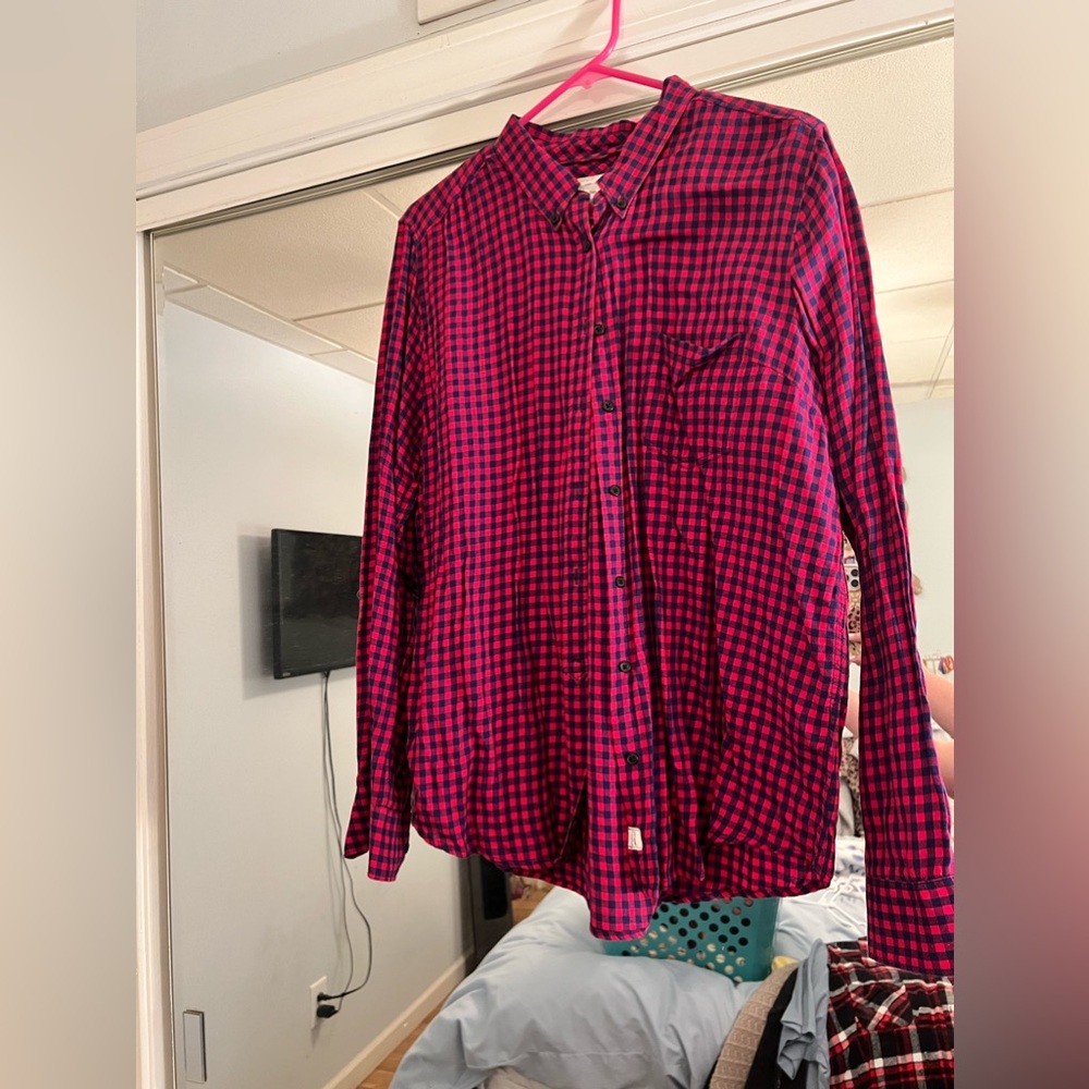 GAP shrunken boyfriend button down top